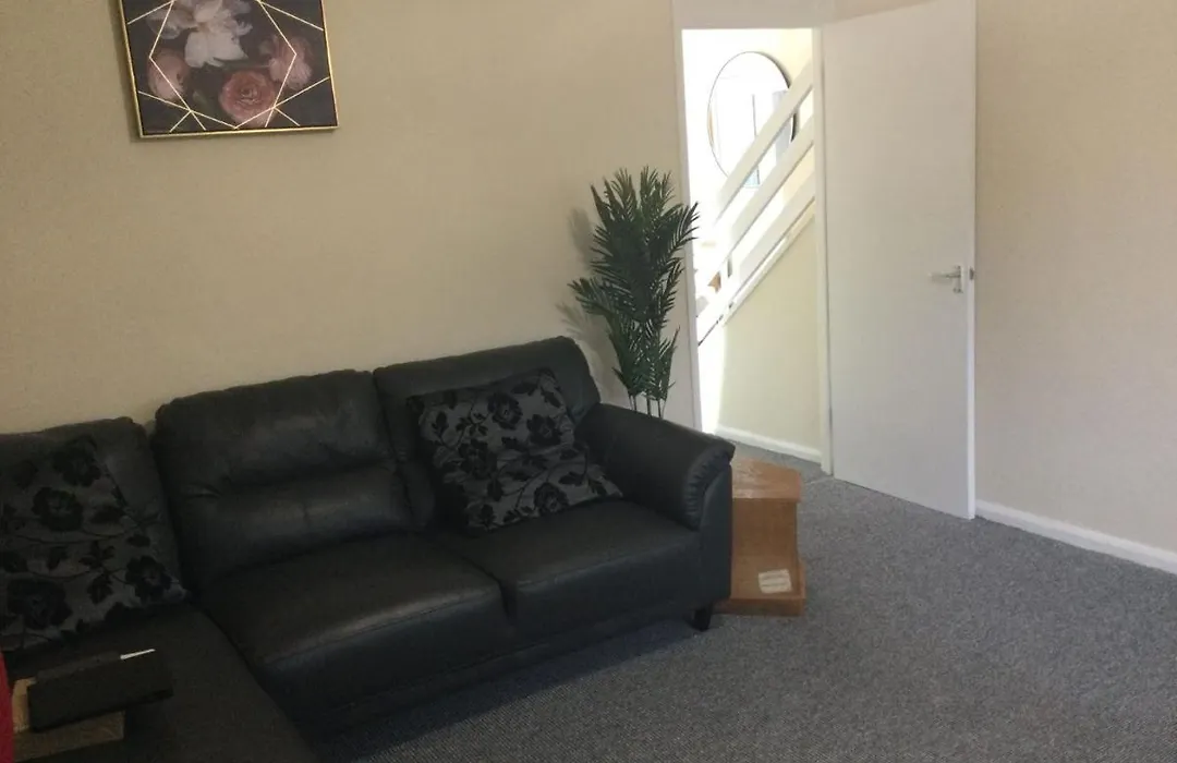 Nice Residential Within Easy Reach Of Town-1