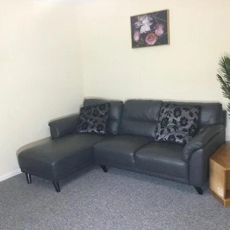 Nice Residential Within Easy Reach Of Town-2